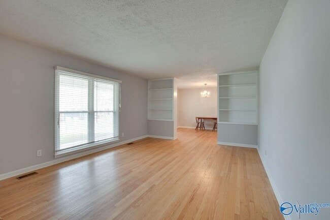 Photo - 2508 Gladstone Dr NE
