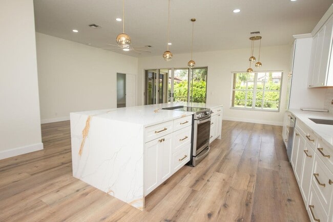 Photo - 10881 La Salinas Cir