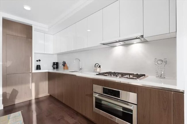 Photo - 605 W 42nd St Unidad ID1025119P