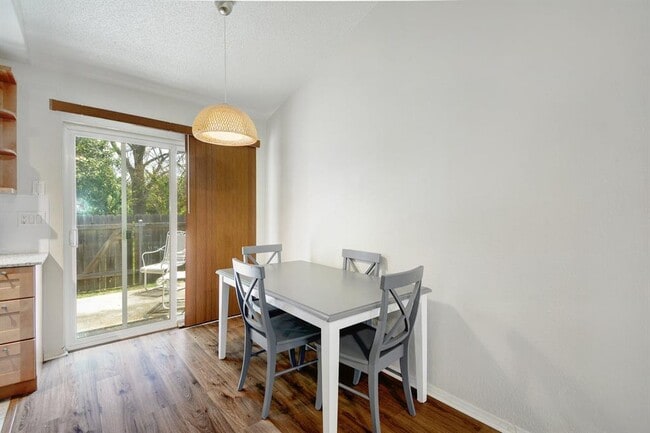 Photo - 1015 E Yager Ln Unidad 88
