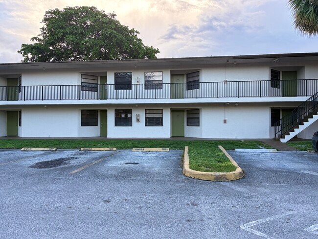 Building Photo - 4207 Lakeside Dr Rental