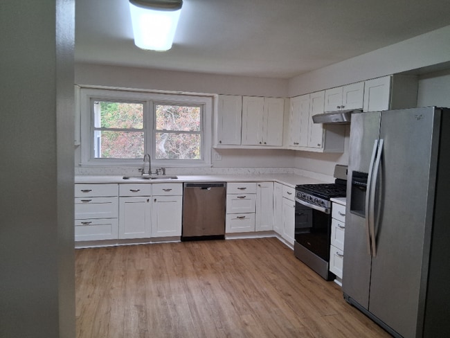 Building Photo - 1550 Harding Ave Rental