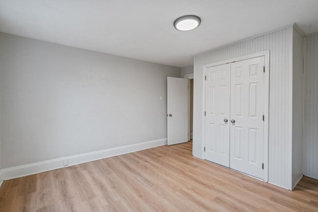 Photo - MOVE IN SPECIAL! SCORE HALF OFF 1ST MONTH'...
