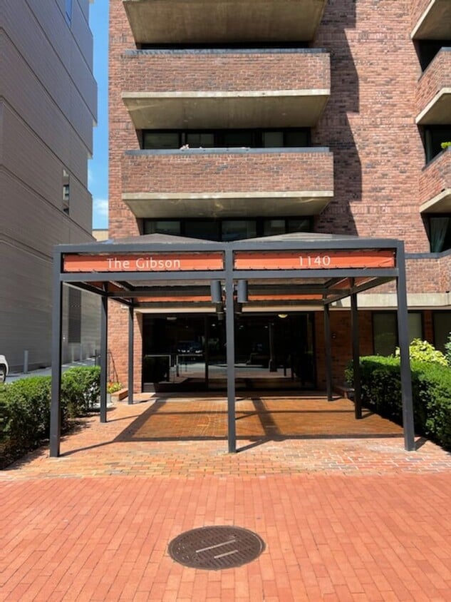 2 bedroom 2 bath WITH PARKING - 2 bedroom 2 bath WITH PARKING