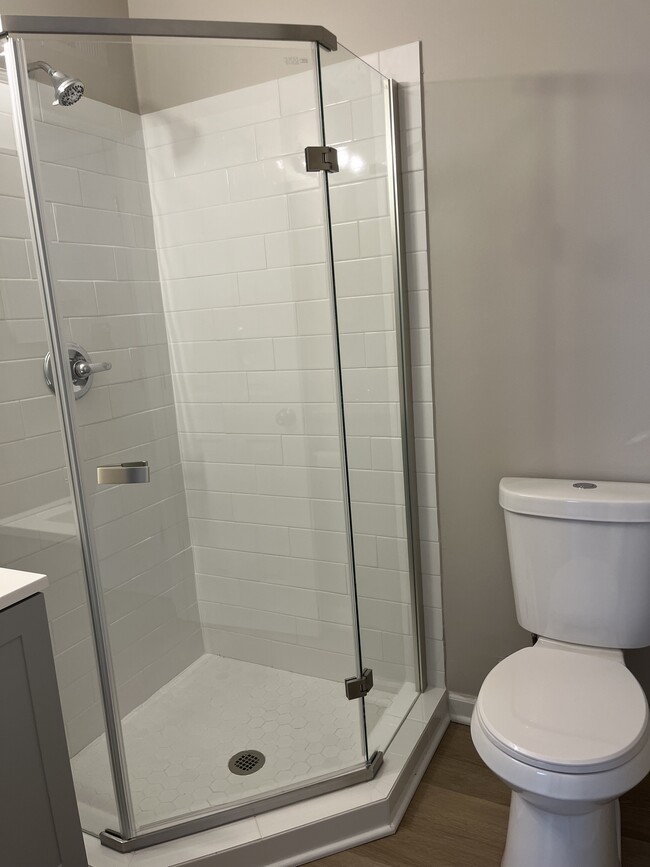 baño en suite - 1640 L St NE Casa