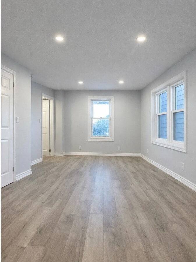 Photo - 21 Colborne St Unit Front