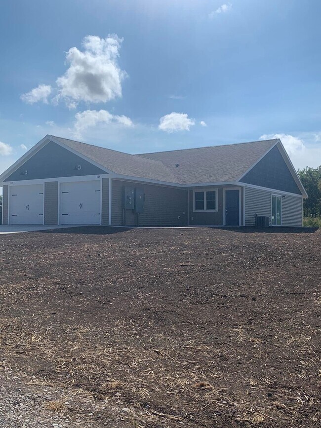 Photo - 114 W Cedar Ln