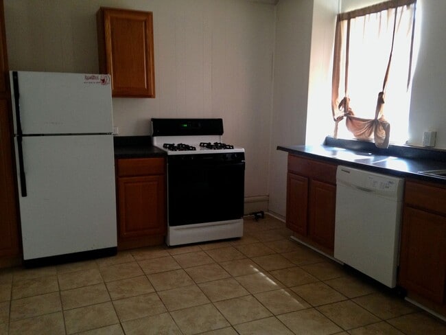 Photo - *** Apartments in South Oakland * Pet Friendly * Spacious & Renovated * Walk to Pitt * Available ... Unit 1