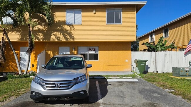 Building Photo - 177 NE 12th Ave