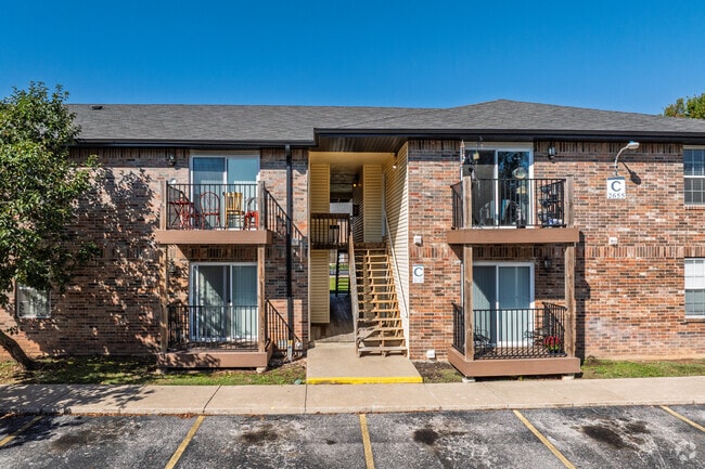 Building Photo - Maple Gardens