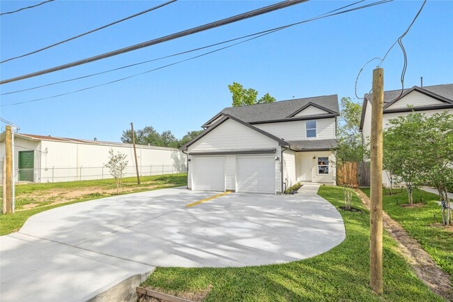 Building Photo - 6138 Brookfield Dr Unit B