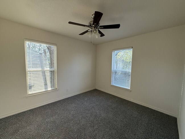 Photo - 7665 Dahlen St