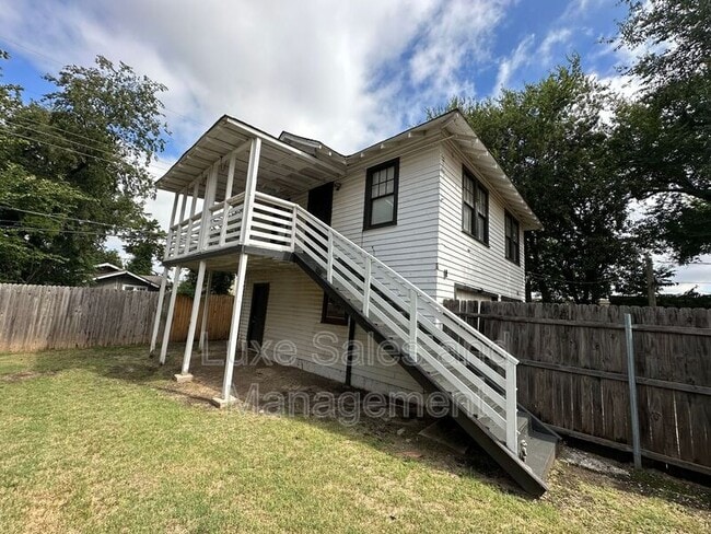 Building Photo - 119 NW 27th St