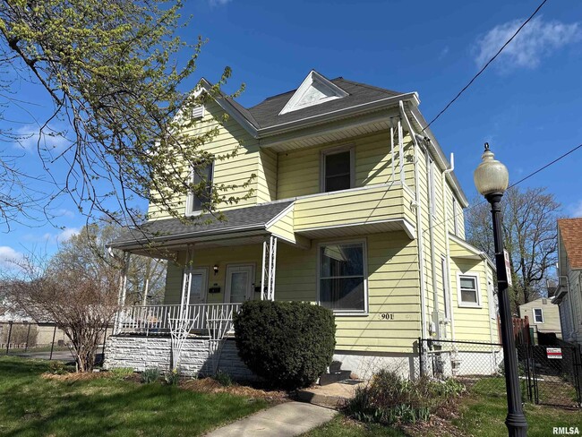 Building Photo - 901 NE Glen Oak Ave