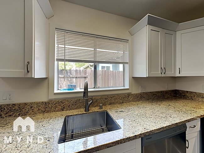 Photo - 2740 42nd St