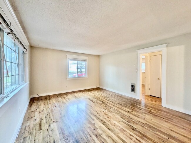 Photo - Discover Your New Home in the Heart of the Desirable Sellwood Neighborhood! Water/Sewer/Garbage I...