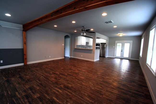 Photo - 305 Gilchrist Ave