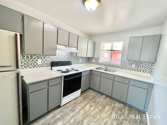 COMING SOON! BEAUTIFUL REMODEL NESTLED IN ... - COMING SOON! BEAUTIFUL REMODEL NESTLED IN ... Apartamento Unidad 3