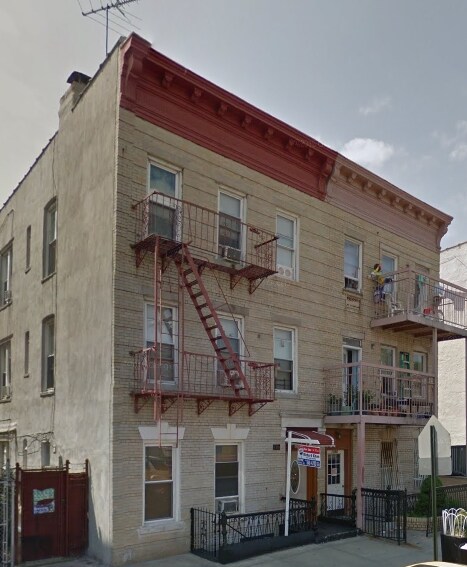 Photo - 1366 40th St Apartments