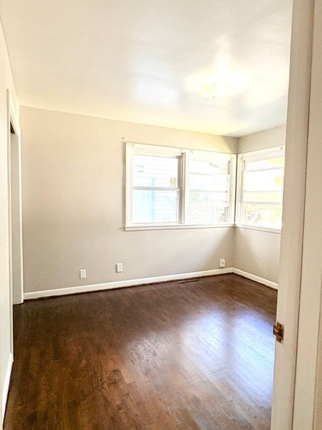 Photo - 521 S Oak Grove Ave