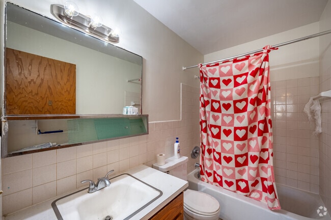 2 habitaciones, 1 baño - 900 pies cuadrados - Baño