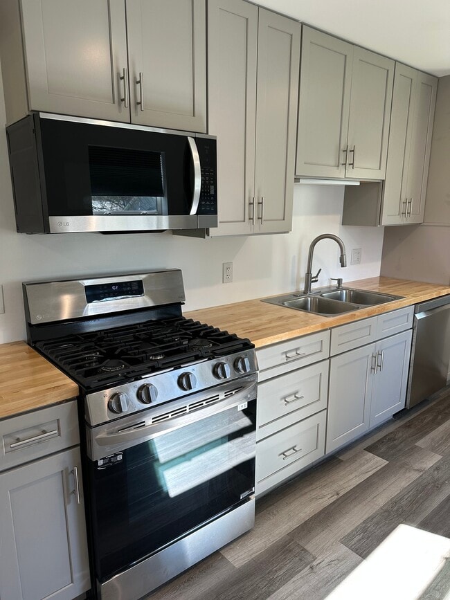 Photo - 414 Maple Dr Unit B