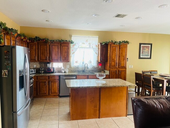 Photo - 425 Emerald Shore Ln
