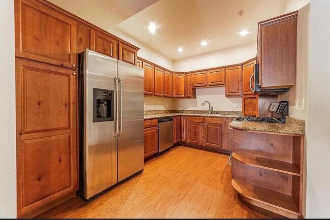Photo - 502 Silverleaf Dr
