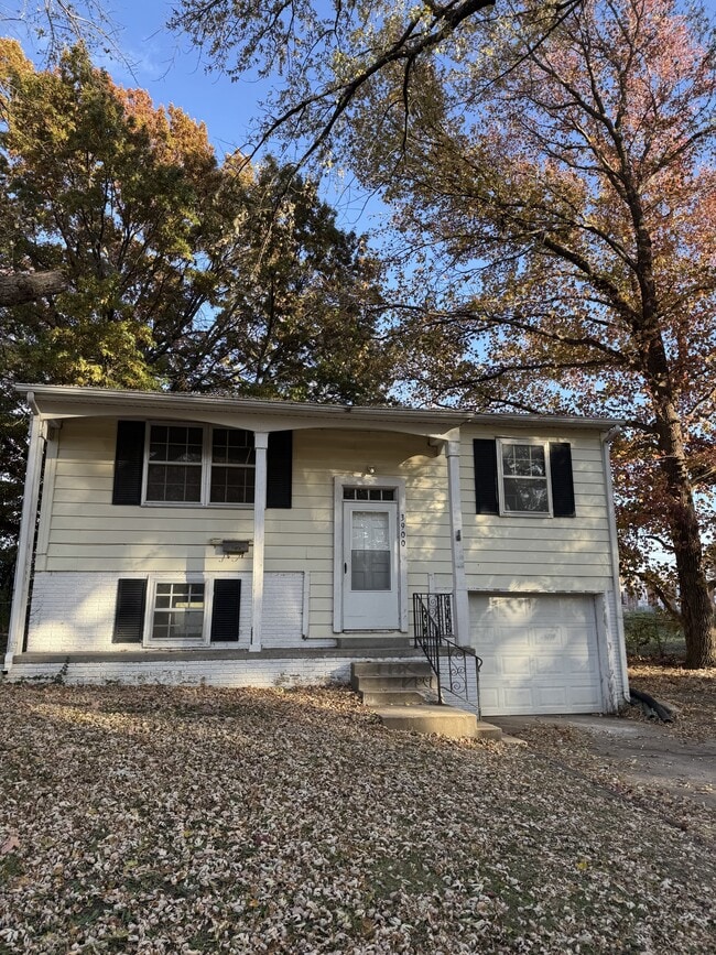 Building Photo - 3900 SE Fremont St