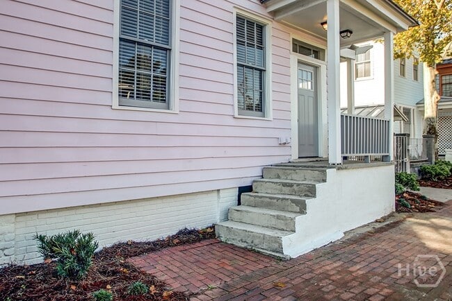 Photo - 303 W Henry St