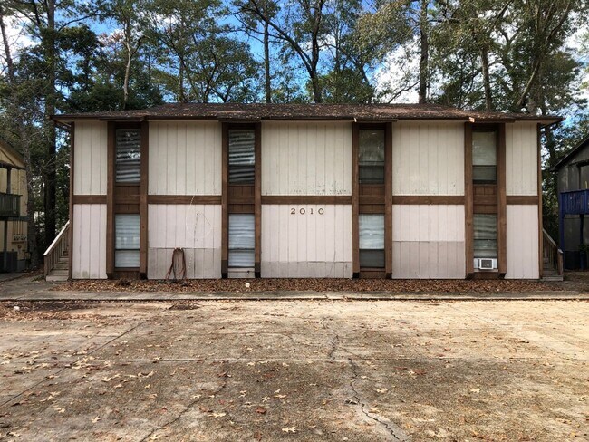 Building Photo - 2010 Bradford Ct Unit B Rental