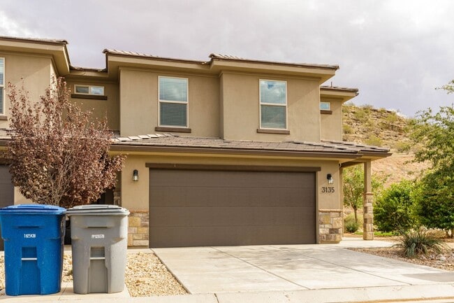 Photo - 3 bed | 2.5 bath | 2-car Townhome with Was...