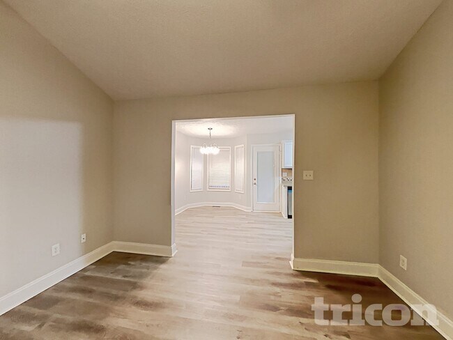 Photo - 280 Farmington Dr