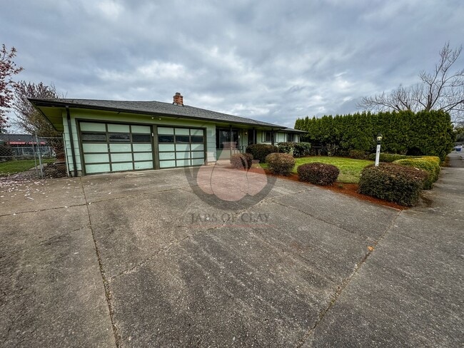 Building Photo - Adorable Single Level Home in Salem