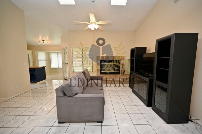 Photo - 6447 N Vagedes Ave