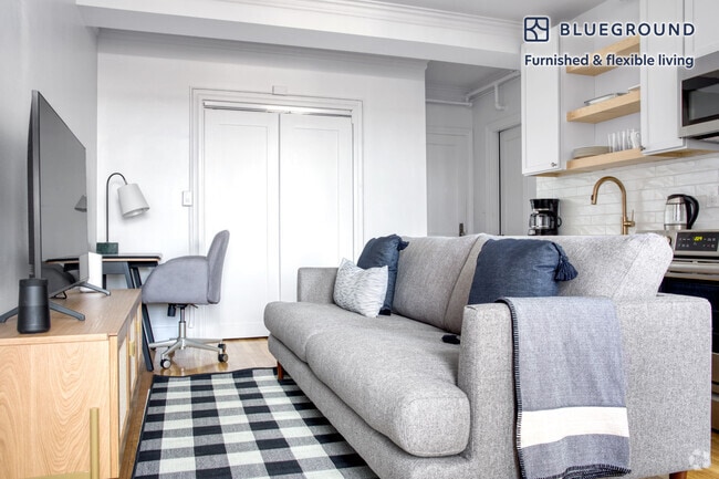 Building Photo - 1284 Beacon St Rental