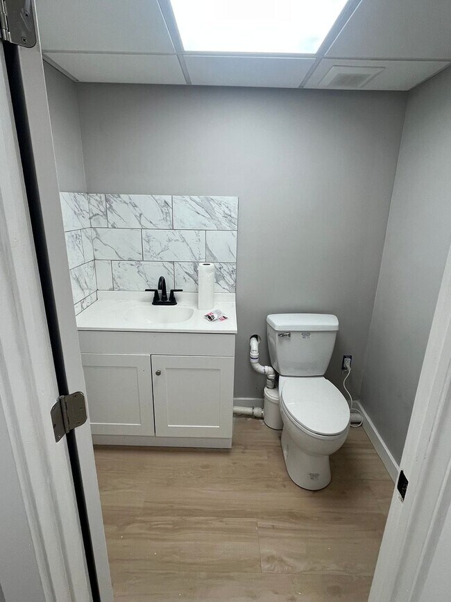 Photo - 5043 N 5th St Unit Store