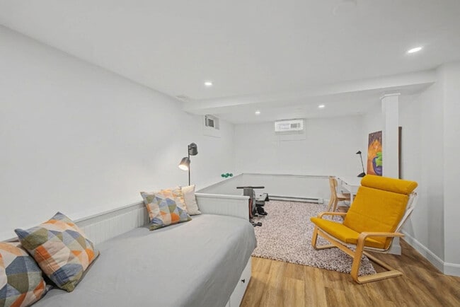 Building Photo - 159 Rue Murray