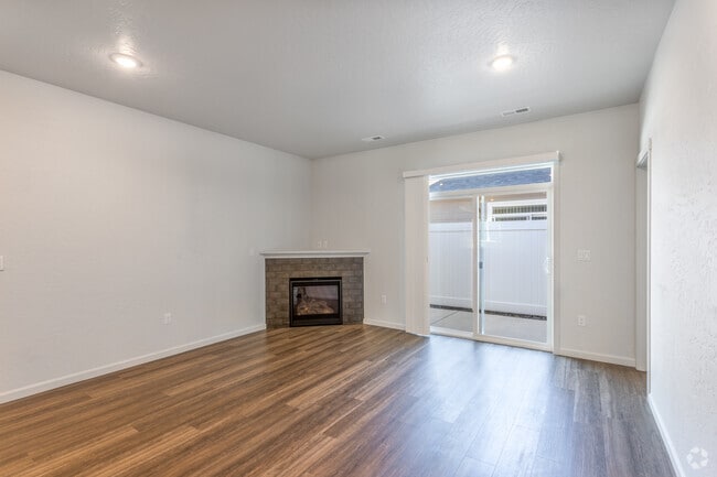 3BR, 2.5BA - 1,389SF