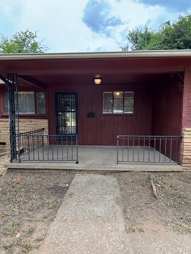 Photo - 852 N Xenophon Ave