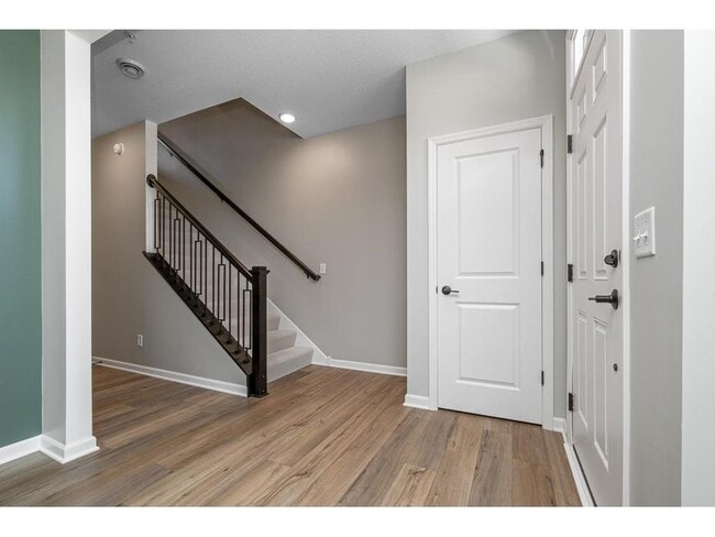 Photo - 848 S Woodlawn Ave