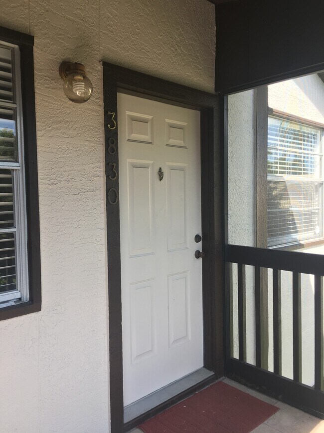 Photo - 2BR 2BA Mirror Lake Condo - Near IMG Acade...