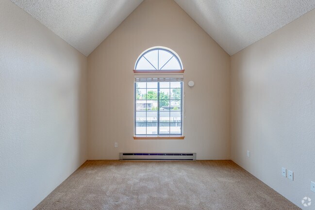 2BR, 2BA - 984 SF