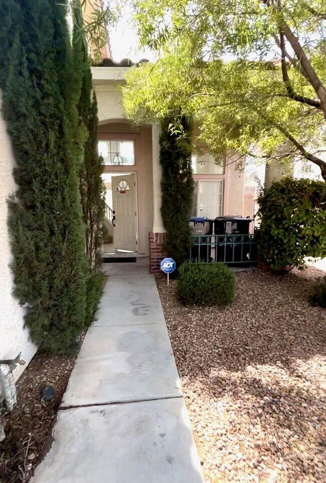 Photo - 3 bedroom and 2.5 bath in prime Henderson !! 89074 - Nearby School!