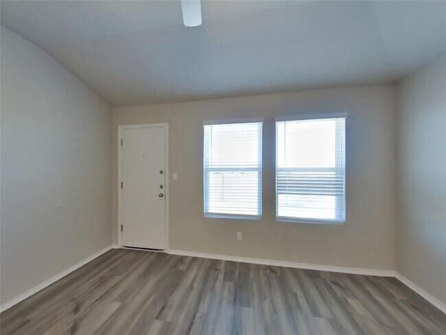 Photo - 5104 Saddle Clb Dr