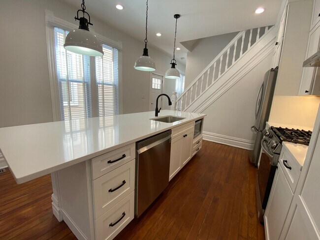 227-229 W 8th Ave