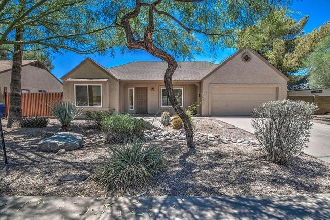 Building Photo - 1549 E Drake Dr Rental