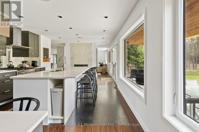 Photo - 9811-7137 Beachwood Rd