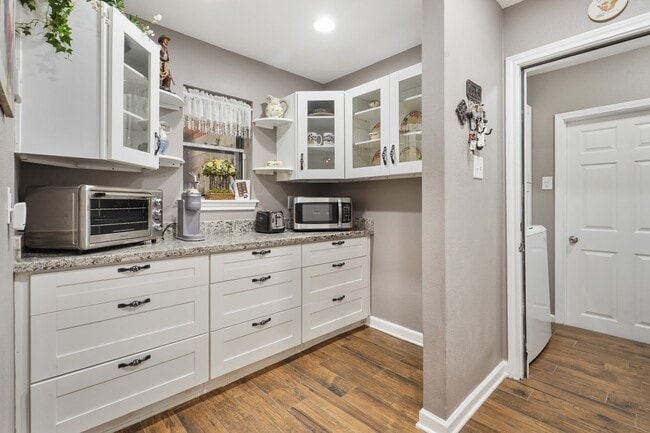 Photo - 5003 Mockingbird Ln