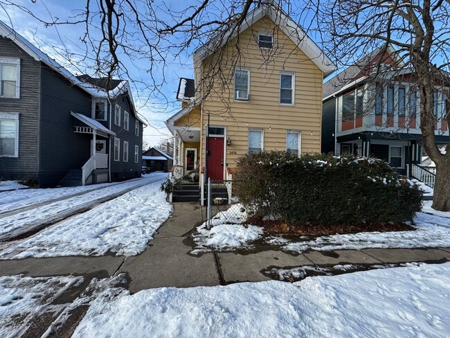 Building Photo - 2476 W 10th St Unit Upper